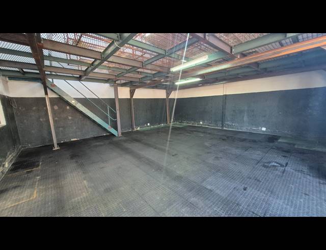 200M² FACTORY FOR SALE IN MOREHILL